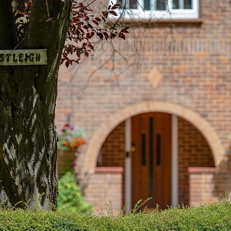 Hotel Westleigh Ashtead Esterno foto