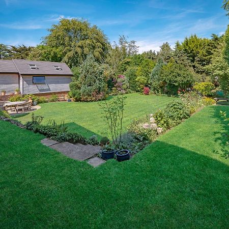 Hotel Westleigh Ashtead Esterno foto