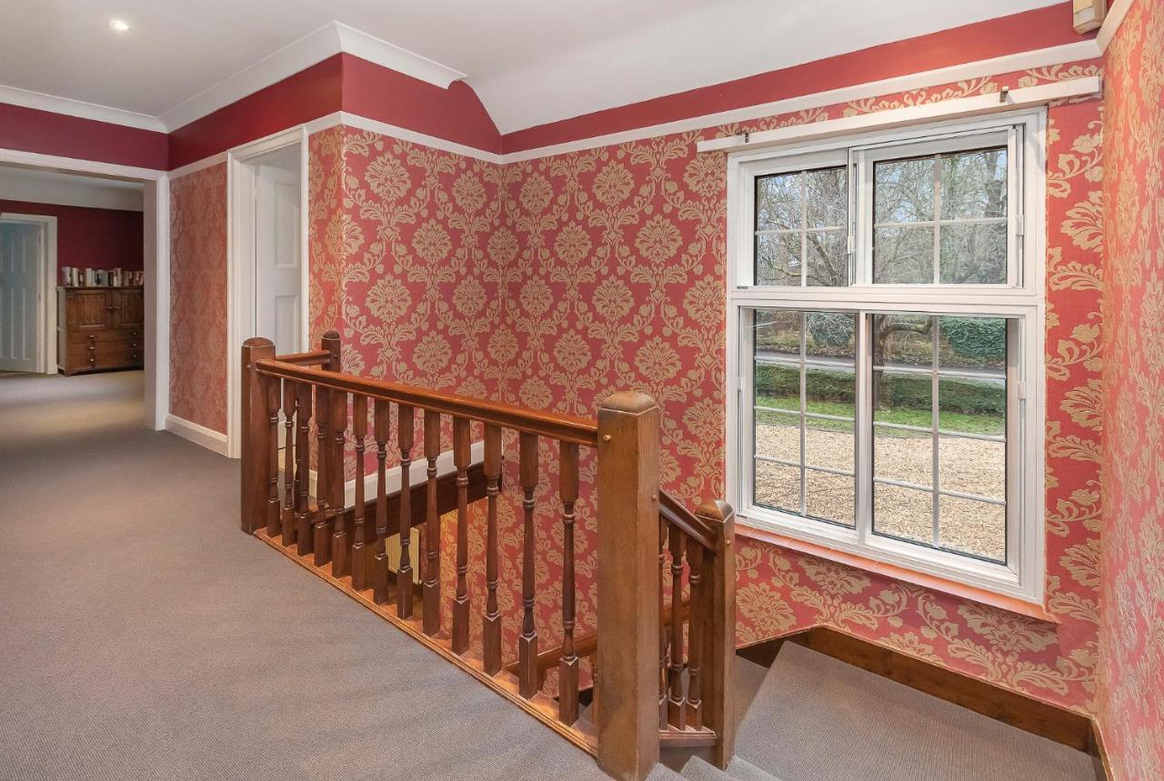 Hotel Westleigh Ashtead Esterno foto