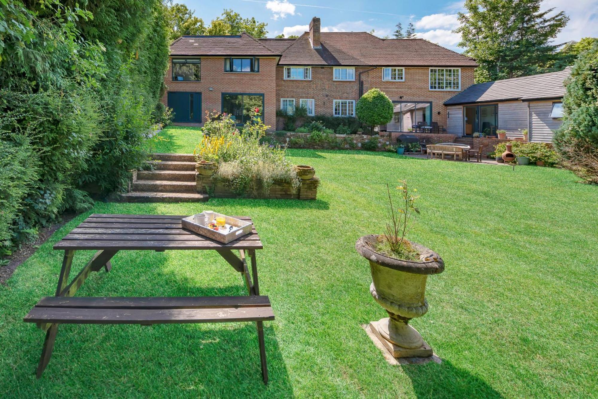Hotel Westleigh Ashtead Esterno foto